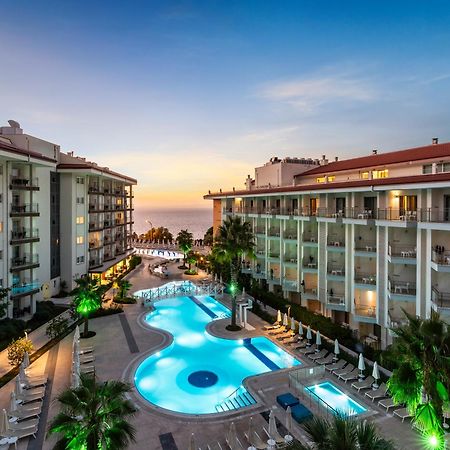 รามาดา โฮเต็ล แอนด์ สวีท บาย วินด์แฮม คูซาดาซิ Hotel คูซาดาซี ภายนอก รูปภาพ