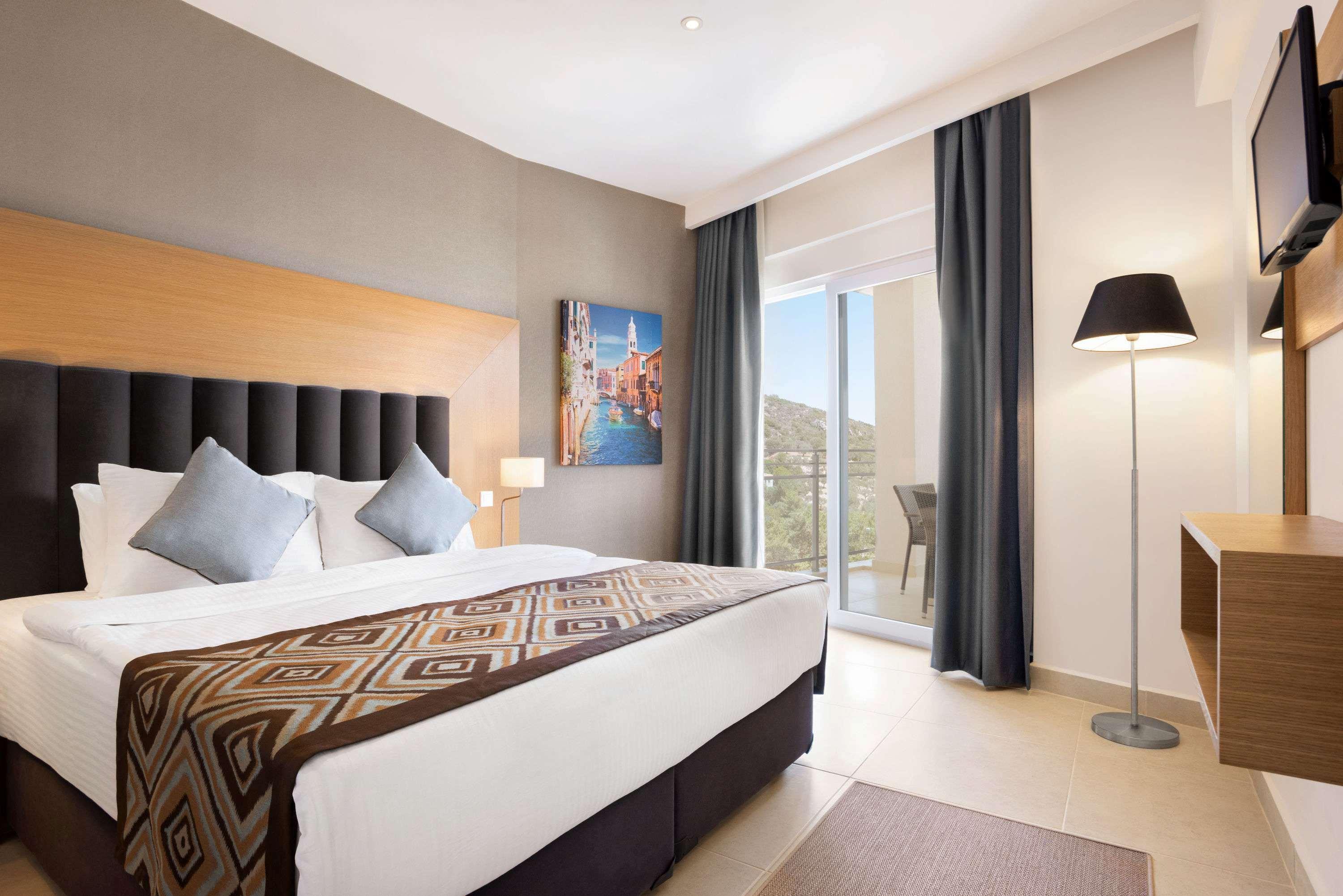 รามาดา โฮเต็ล แอนด์ สวีท บาย วินด์แฮม คูซาดาซิ Hotel คูซาดาซี ภายนอก รูปภาพ