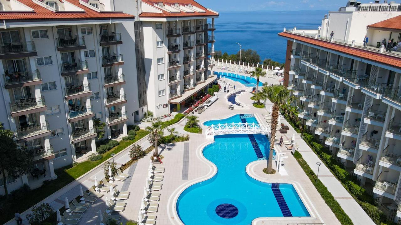 รามาดา โฮเต็ล แอนด์ สวีท บาย วินด์แฮม คูซาดาซิ Hotel คูซาดาซี ภายนอก รูปภาพ