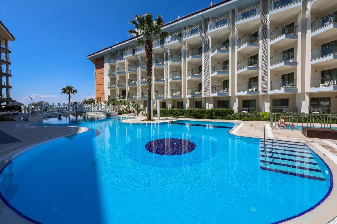 รามาดา โฮเต็ล แอนด์ สวีท บาย วินด์แฮม คูซาดาซิ Hotel คูซาดาซี ภายนอก รูปภาพ