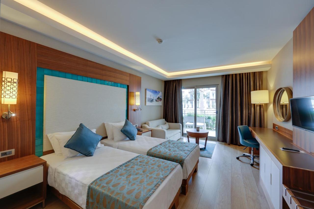 รามาดา โฮเต็ล แอนด์ สวีท บาย วินด์แฮม คูซาดาซิ Hotel คูซาดาซี ภายนอก รูปภาพ