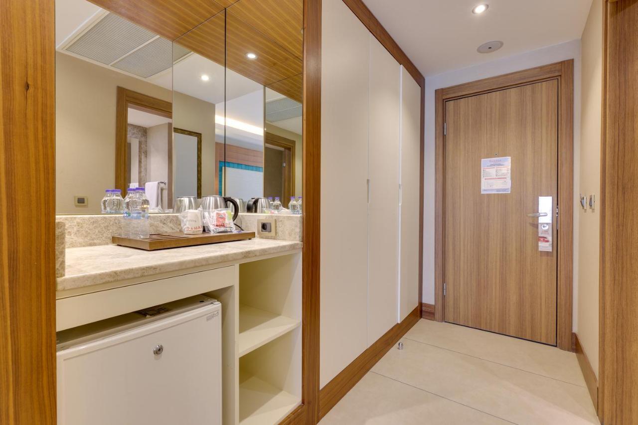 รามาดา โฮเต็ล แอนด์ สวีท บาย วินด์แฮม คูซาดาซิ Hotel คูซาดาซี ภายนอก รูปภาพ