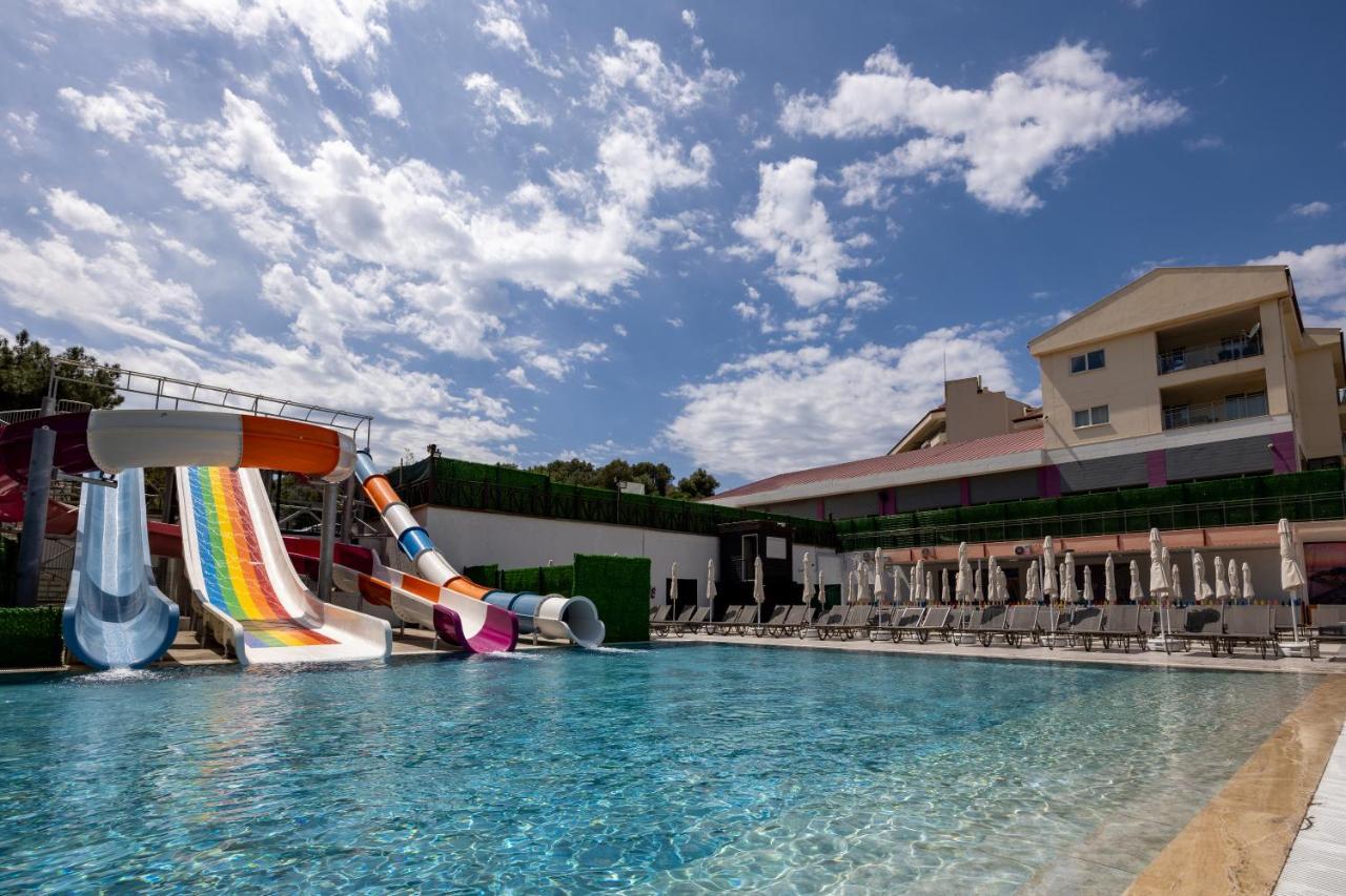 รามาดา โฮเต็ล แอนด์ สวีท บาย วินด์แฮม คูซาดาซิ Hotel คูซาดาซี ภายนอก รูปภาพ