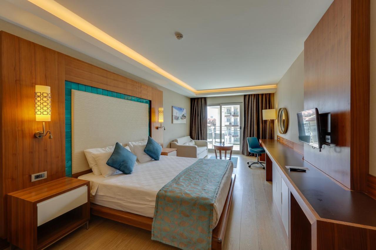 รามาดา โฮเต็ล แอนด์ สวีท บาย วินด์แฮม คูซาดาซิ Hotel คูซาดาซี ภายนอก รูปภาพ