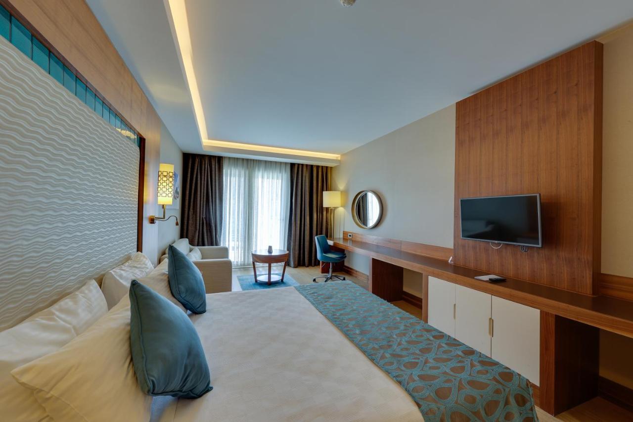 รามาดา โฮเต็ล แอนด์ สวีท บาย วินด์แฮม คูซาดาซิ Hotel คูซาดาซี ภายนอก รูปภาพ