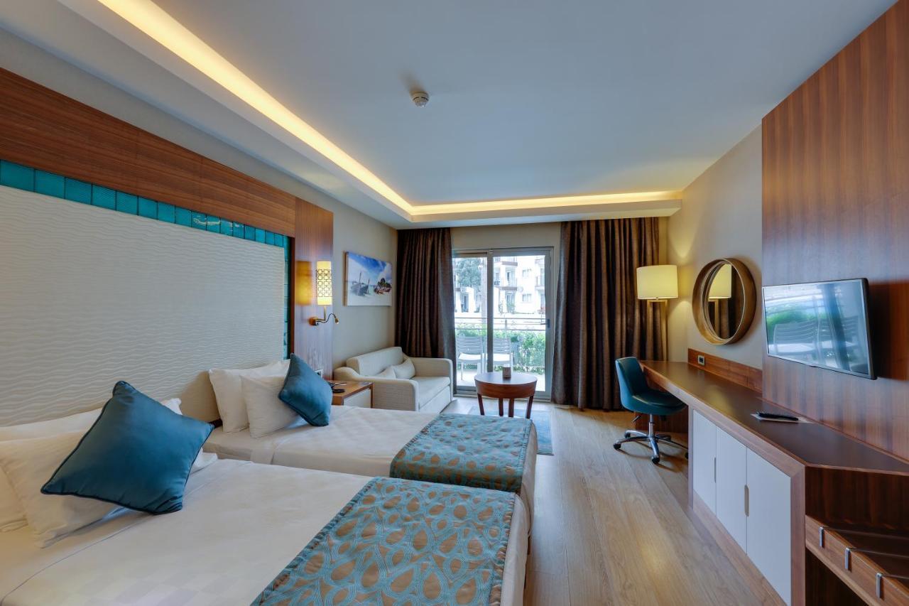 รามาดา โฮเต็ล แอนด์ สวีท บาย วินด์แฮม คูซาดาซิ Hotel คูซาดาซี ภายนอก รูปภาพ
