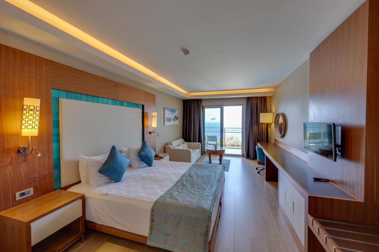 รามาดา โฮเต็ล แอนด์ สวีท บาย วินด์แฮม คูซาดาซิ Hotel คูซาดาซี ภายนอก รูปภาพ