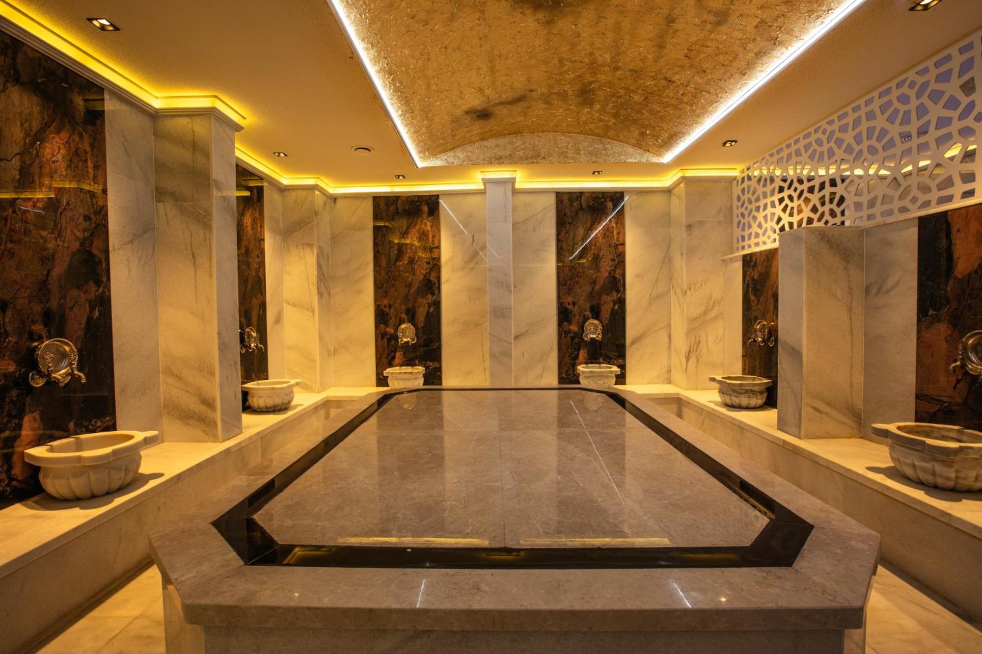 รามาดา โฮเต็ล แอนด์ สวีท บาย วินด์แฮม คูซาดาซิ Hotel คูซาดาซี ภายนอก รูปภาพ