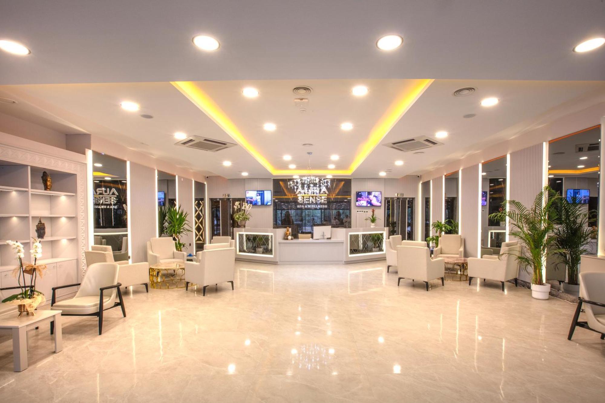 รามาดา โฮเต็ล แอนด์ สวีท บาย วินด์แฮม คูซาดาซิ Hotel คูซาดาซี ภายนอก รูปภาพ